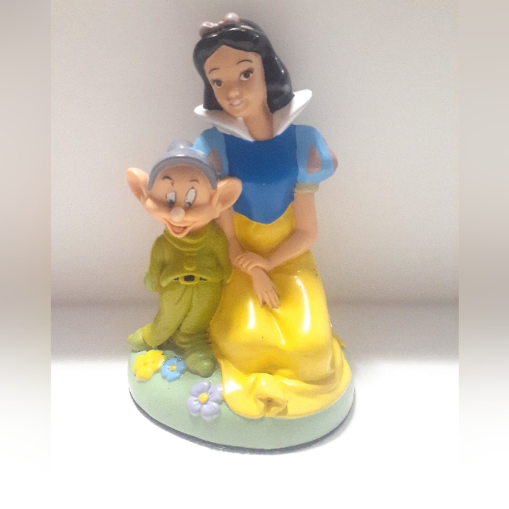 Vintage snow white & Dwarf Disney princess fairy tale 6" pastel statue